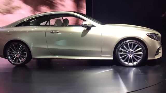 Mercedes-Benz E400 4matic Coupe - 서울모터쇼 2017 смотреть онлайн