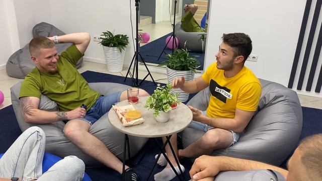 Играем в Елиас (Alias) с кайфом смотрим и точем печеньки смотреть онлайн
