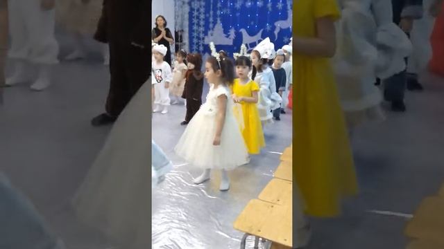 Танец Дед Мороз и Снегурочка смотреть онлайн