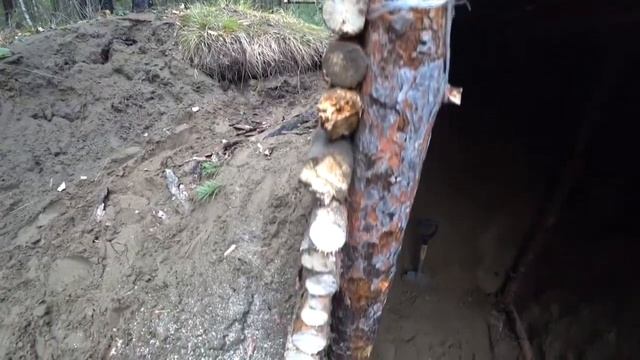 Землянка в лесу / Продолжаю стройку смотреть онлайн