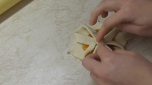 Как завернуть слоёное тесто с начинкой - 7 вариантов