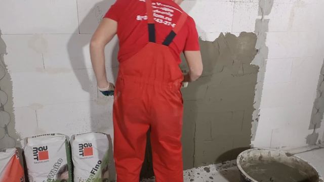 Известково-цементная штукатурка Baumit MPA35, стены из газобетона, нанесение штукатурки по маячкам смотреть онлайн