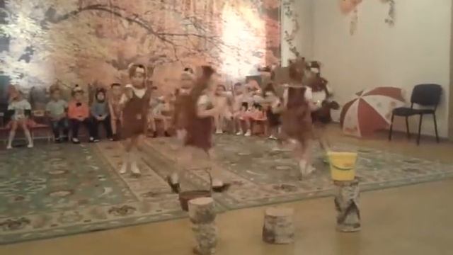 В гостях у осени. Выход белок) смотреть онлайн