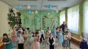 Песня "Что бабушке на праздник подарить?"