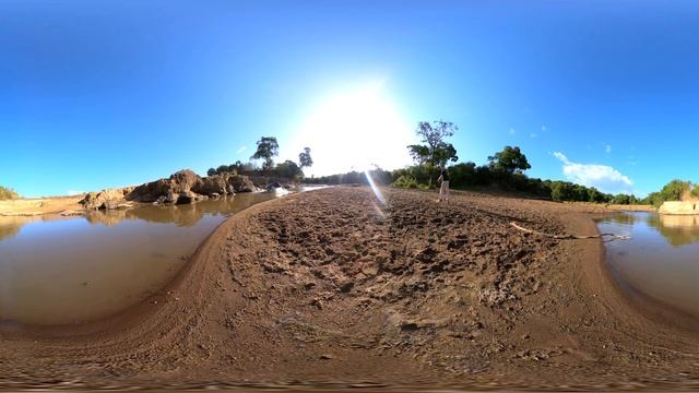 Attacked by a Hippo! | Wildlife in 360 VR смотреть онлайн