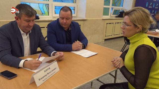 Очередная встреча представителей администрации с жителями прошла 7 ноября в ДК «Сатурн». смотреть онлайн