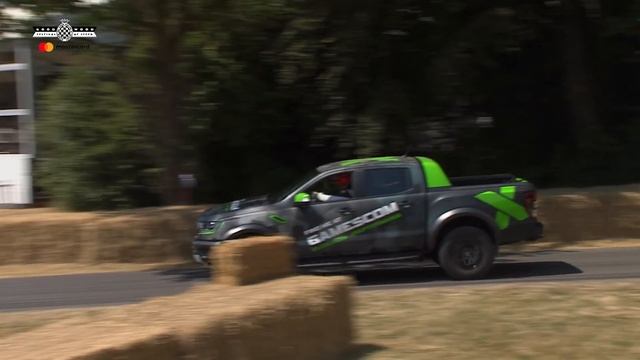 Ford Raptor leaps onto Goodwood hill смотреть онлайн