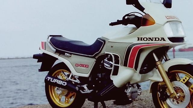 ホンダ　CX５００　ターボ　タミヤ　１/６ смотреть онлайн