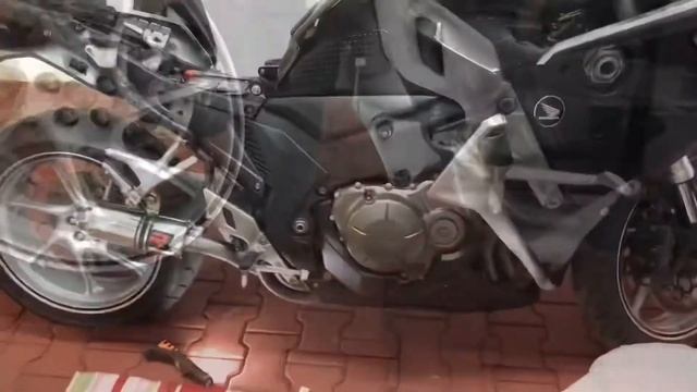 Honda vfr1200f with Dominator exhaust смотреть онлайн