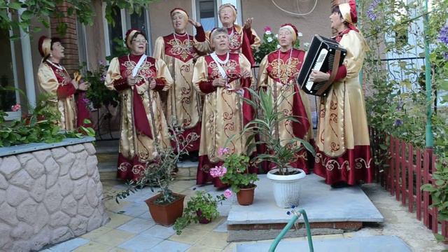 АНСАМБЛЬ ИВУШКА -- МАЛЕНЬКАЯ ДЕРЕВЕНЬКА смотреть онлайн