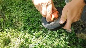 Как легко заправить леску в неразборный барабан бензокосы !