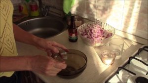 Маринованный лук в яблочном уксусе. Полезен и вкусен.