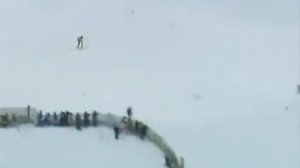 Страшное падение лыжника на скоростной трассе!