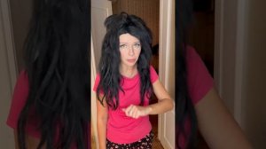 Света и Проклятая кукла стали ТАРАКАНАМИ #shorts