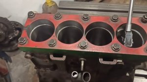 Расточка блока цилиндров ВАЗ через фальш головку   Torque Plates.