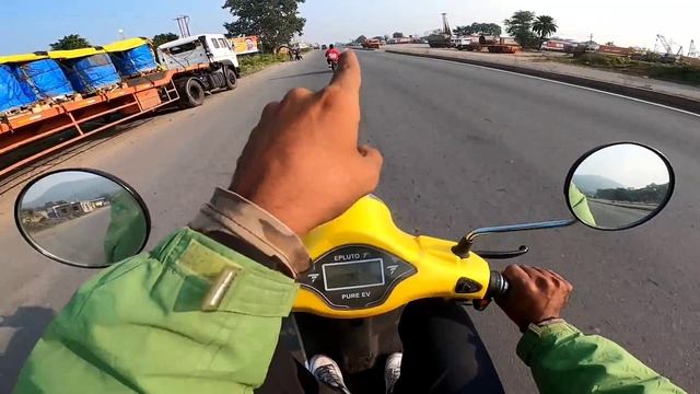 Pocket 49cc Dirt Bike vs Battery Scooty Epic Race Highway Race ?? смотреть онлайн