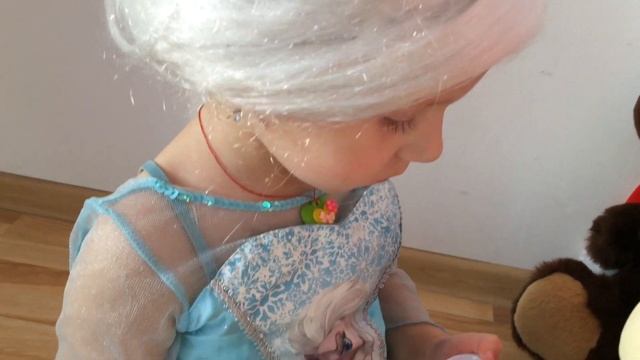 Принцесса Ельза делаем макияж с волшебным зеркалом Frozen смотреть онлайн