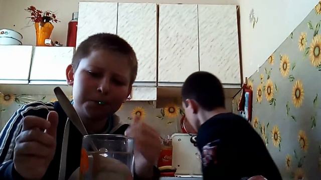 Что будет если сделать напиток из чупачупса? "ОЧЕНЬ ВКУСНО" смотреть онлайн