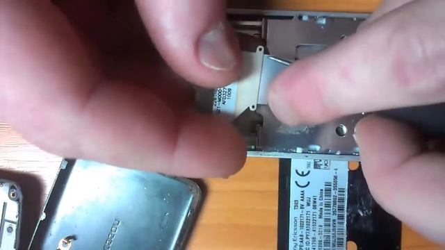Собираем телефон Sony Ericsson T303 из кучи хлама смотреть онлайн