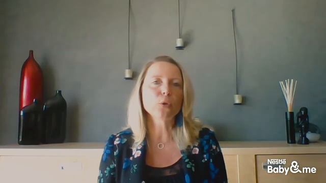 Pourquoi donner du lait de croissance ? | Nestlé Baby&Me Talks смотреть онлайн
