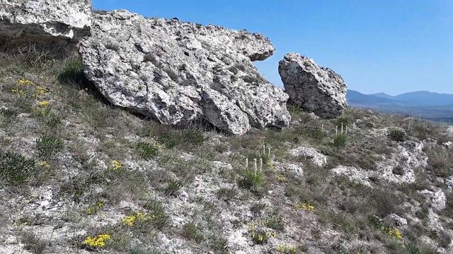 Крым. Вид с вершины. Мичуринская скала ,,Бурундук-Кая''. 30.04.2020 г. смотреть онлайн