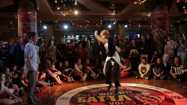 House 1/4 Лена Лена vs. Дашикин "Горбушкин Батл" Vol. 1 смотреть онлайн