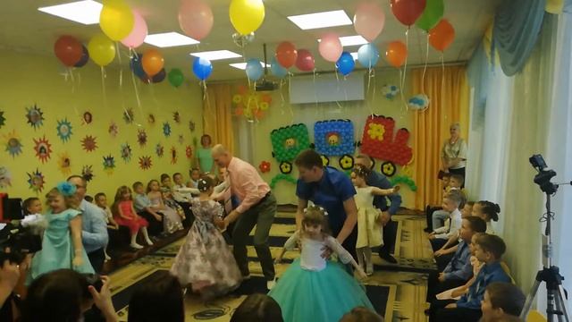 Танец папы с дочкой. Детский сад №269, г. Нижний Новгород 2019 смотреть онлайн