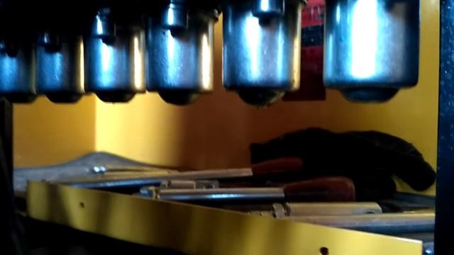 Миниэкскаватор HT10 протяжка гидравлических шлангов на распределителе 05 подтеки