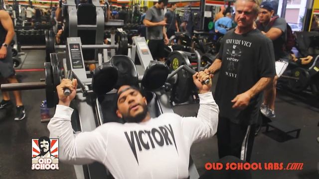 EP1: Tom Platz Destroys Sergio Oliva Jr.’s Quads! смотреть онлайн