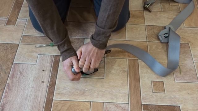 Как натянуть пружину ремня безопастности на Mazda Demio смотреть онлайн