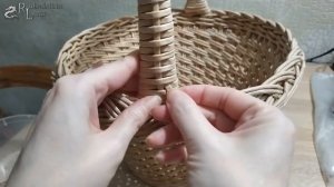 Красивая крепкая ручка для корзины из газетных трубочек