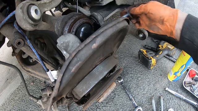 2009 Mercedes-Benz W204 C200 Part 20 - Rear ABS ring replacement. смотреть онлайн