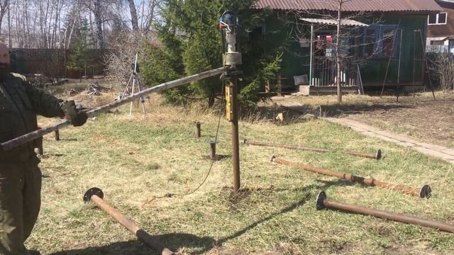Монтаж винтовых свай переносным, электрическим редуктором смотреть онлайн