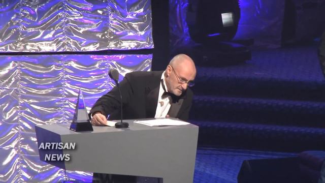 TAYLOR SWIFT & PHIL COLLINS AMONG 2010 SONGWRITERS HALL OF FAME INDUCTEES смотреть онлайн