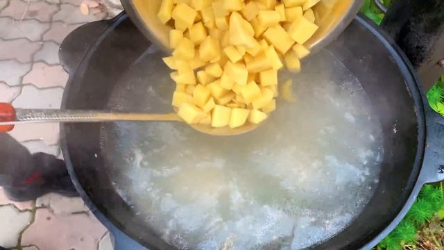 УХА ПО-ФИНСКИ СО СЛИВКАМИ! УХА В КАЗАНЕ НА КОСТРЕ! смотреть онлайн