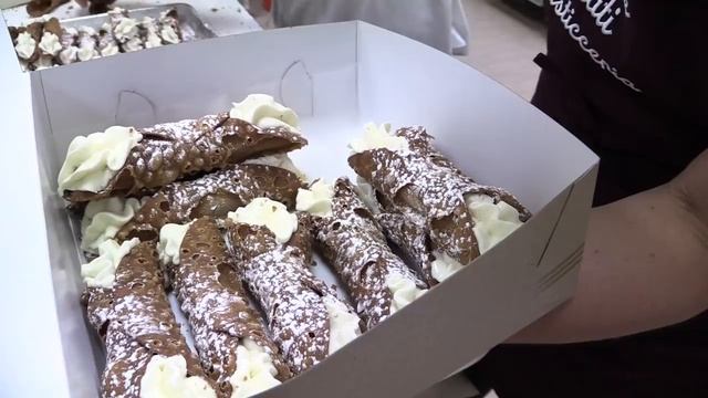 What makes a great cannoli? We ask a pro смотреть онлайн