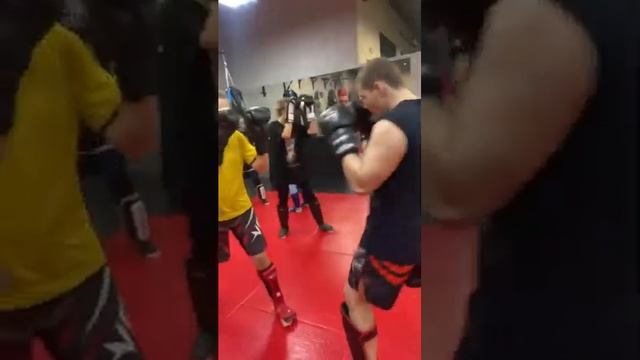 Базовая комбинация из Тайского бокса #mma #thaiboxing#k1 смотреть онлайн
