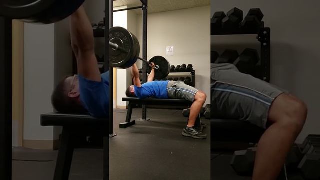 Benching 225 lbs x 3 at 160 lbs bodyweight смотреть онлайн