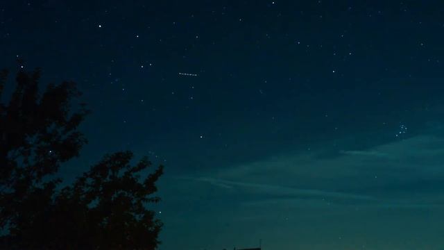 Метеор на звёздном небе (таймлапс) смотреть онлайн
