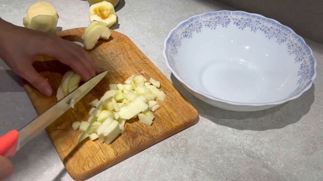 ПИРОГ ШАРЛОТКА. АУЫЗДА ЕРИТІН АЛМАЛЫ БӘЛІШ. ҚАЗАҚША РЕЦЕПТ.