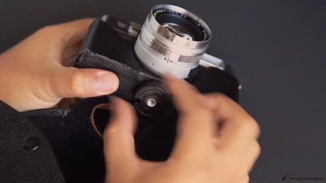 Yashica Electro 35 GSN (Removing the Case) смотреть онлайн