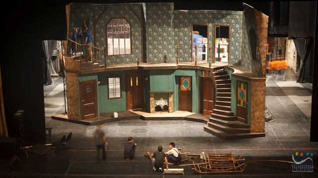 Монтаж декораций к спектаклюТеатр по правилам и без. Театр Ателье