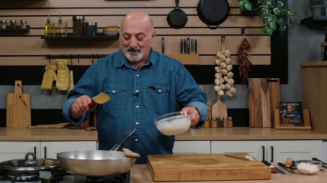 Spaghetti aglio olio e peperoncino con la ricotta смотреть онлайн