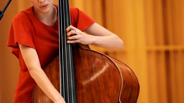 Девушка с Контрабасом смотреть онлайн