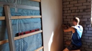 Монтаж гипсокартона 2000х1200х12,5 на деревянные рейки.