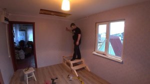 ЛЕСТНИЦА ИЗ ДЕРЕВА НА ВТОРОЙ ЭТАЖ СВОИМИ РУКАМИ. Всё строительство за 20 минут.