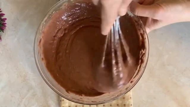 НЕЖНЫЙ ШОКОЛАДНЫЙ ПИРОГ - ВСЕ ПО 200/ АХ, КАКОЙ ЖЕ ОН ВКУСНЫЙ! Ароматный и в меру влажный смотреть онлайн