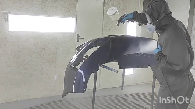 нанесение лака PPG D 880 на бампера со сложной формой,краскопульт IWATA WS 400 1.4 смотреть онлайн