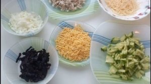 САЛАТ С ЧЕРНОСЛИВОМ И КУРИЦЕЙ