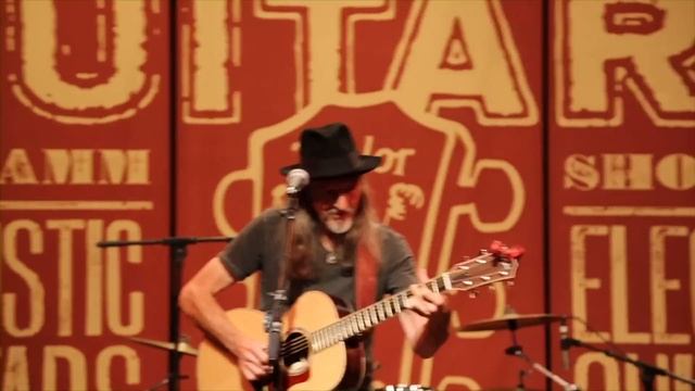 'Larry the Logger' Performed by Pat Simmons of The Doobie Brothers • NAMM 2013 смотреть онлайн